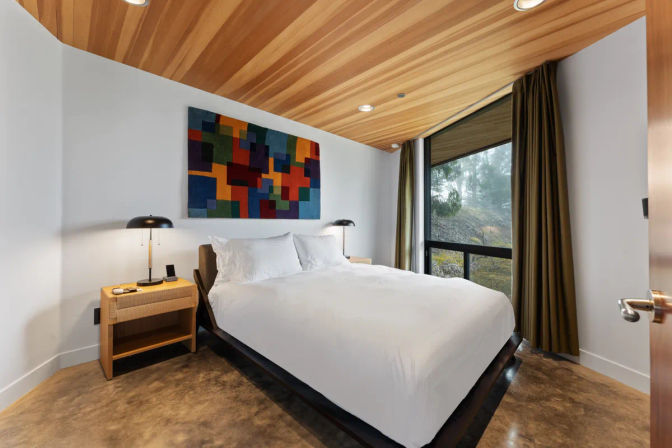 Wander Big Sur Coast: Luxury Oceanfront Escape in San Simeon, 5-Bedroom Retreat image 31
