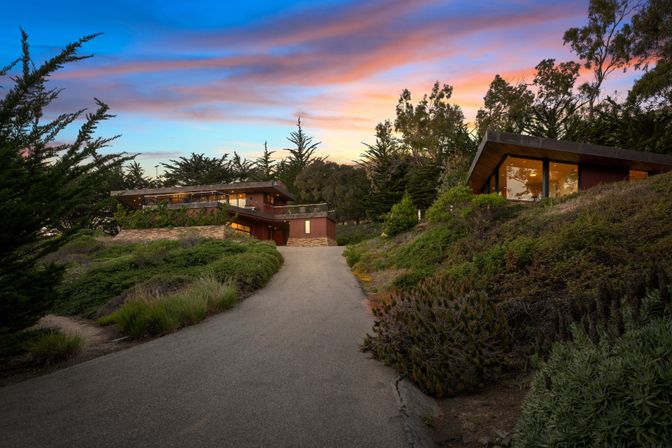 Wander Big Sur Coast: Luxury Oceanfront Escape in San Simeon, 5-Bedroom Retreat image 7