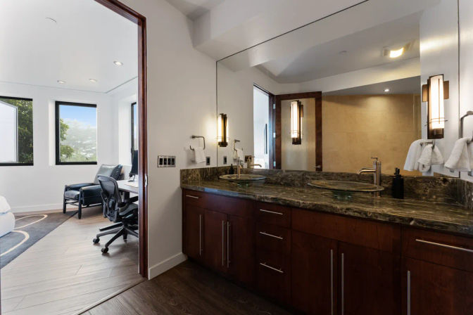 Wander Big Sur Coast: Luxury Oceanfront Escape in San Simeon, 5-Bedroom Retreat image 21