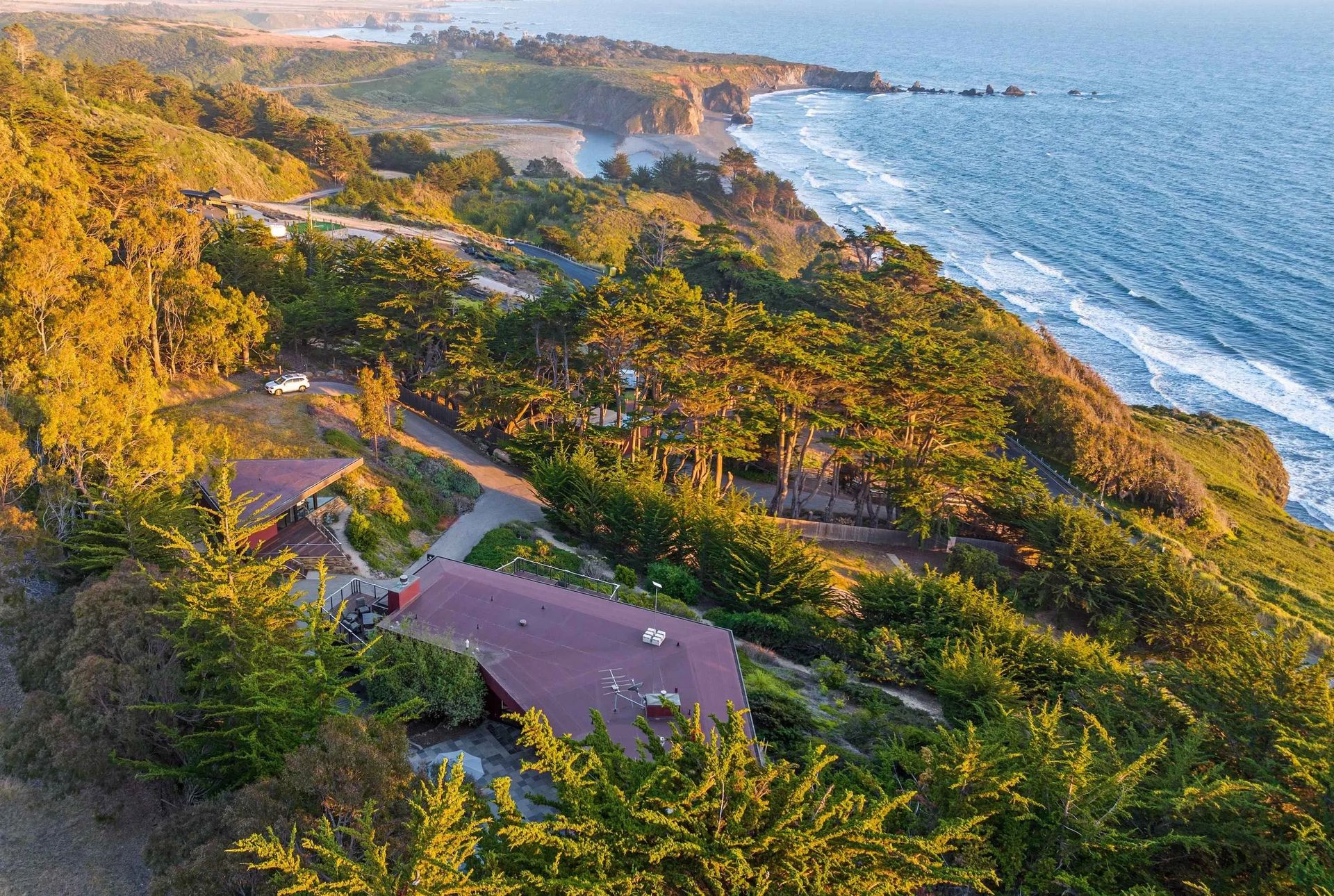 Wander Big Sur Coast: Luxury Oceanfront Escape in San Simeon, 5-Bedroom Retreat image 1