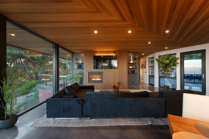 Wander Big Sur Coast: Luxury Oceanfront Escape in San Simeon, 5-Bedroom Retreat image 6