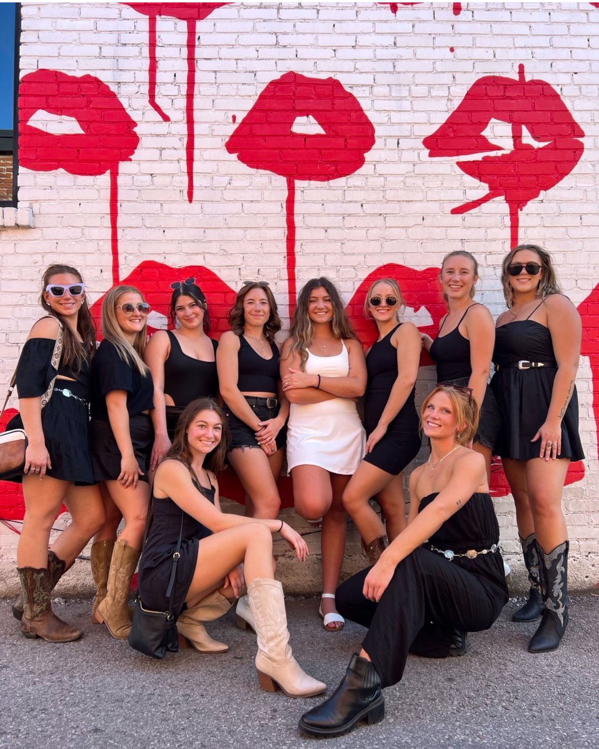 “Ride Around In The Heart Of Music City- A Mural Tour You Can’t Miss!” image 1