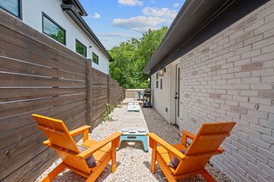 The Armadillo Zen Den: Designer Retreat in Travis Heights - Cowboy Pool, Putt-Putt, Cornhole & More image 44