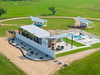 Retro Camper Resort with Palm Springs Vibes in the Texas Hill Country image 1