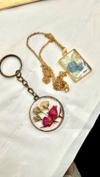 UV Resin Workshop: Create Floral Jewelry image 14