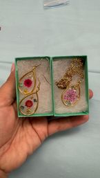 UV Resin Workshop: Create Floral Jewelry image 15