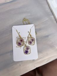 UV Resin Workshop: Create Floral Jewelry image 12