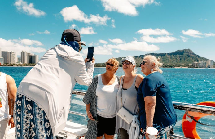 Glass Bottom Boats: Daytime Wakiki Tour image 6