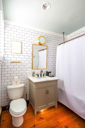 The Inns: 9-Bedroom Victorian Home with Additional 1-Bedroom Guest Cottage in Downtown Charleston image 23