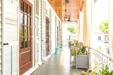 The Inns: 9-Bedroom Victorian Home with Additional 1-Bedroom Guest Cottage in Downtown Charleston image 4