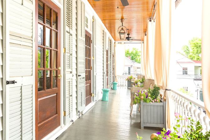 The Inns: 9-Bedroom Victorian Home with Additional 1-Bedroom Guest Cottage in Downtown Charleston image 4