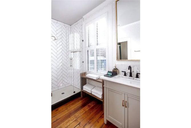 The Inns: 9-Bedroom Victorian Home with Additional 1-Bedroom Guest Cottage in Downtown Charleston image 29