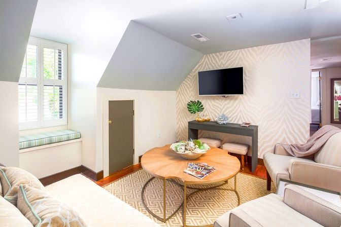 The Inns: 9-Bedroom Victorian Home with Additional 1-Bedroom Guest Cottage in Downtown Charleston image 35