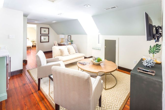 The Inns: 9-Bedroom Victorian Home with Additional 1-Bedroom Guest Cottage in Downtown Charleston image 36