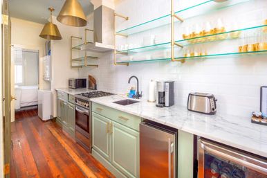 The Inns: 9-Bedroom Victorian Home with Additional 1-Bedroom Guest Cottage in Downtown Charleston image 8