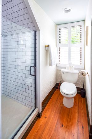 The Inns: 9-Bedroom Victorian Home with Additional 1-Bedroom Guest Cottage in Downtown Charleston image 41
