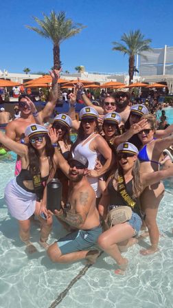 Private VIP Dayclub & Poolside Tour on Luxe Party Bus with Free Drinks image 1