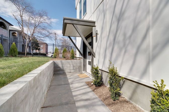 Aviator-Themed 3BR Escape with Skyline Views & Rooftop Vibes image 10