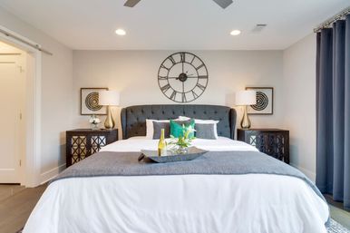 Aviator-Themed 3BR Escape with Skyline Views & Rooftop Vibes image 31