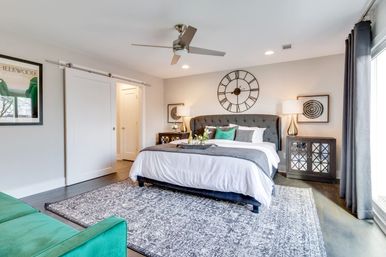 Aviator-Themed 3BR Escape with Skyline Views & Rooftop Vibes image 22