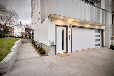 Aviator-Themed 3BR Escape with Skyline Views & Rooftop Vibes image 9