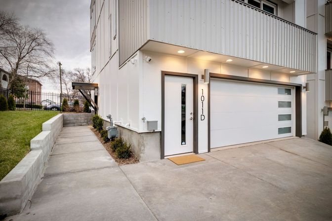 Aviator-Themed 3BR Escape with Skyline Views & Rooftop Vibes image 9