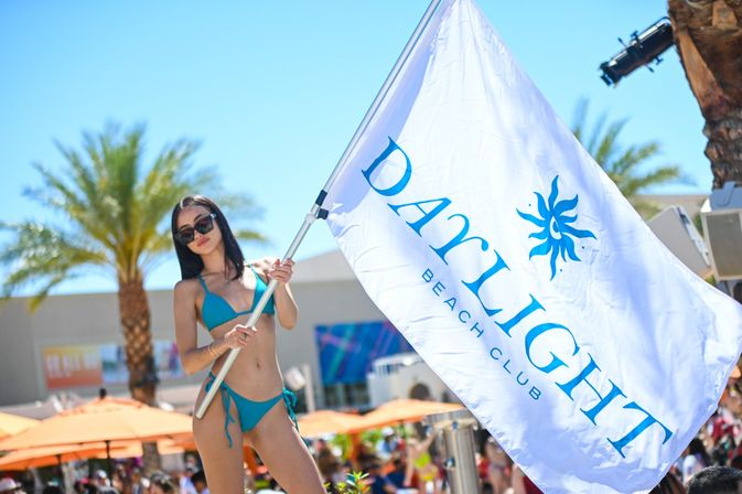 Daylight Beach Club's Open Bar Package: Good for Groups of any Size image 3