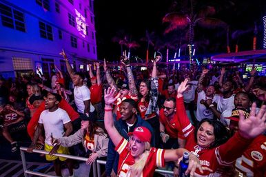 South Beach VIP Pool Parties & Nightclub Tables with Bottle Service & Appetizers at the Clevelander image 12