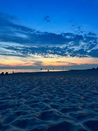 Sunset Bike & Brew Tour: Dinner on the Beach, Local Guide & Tandem Bike Option image 9