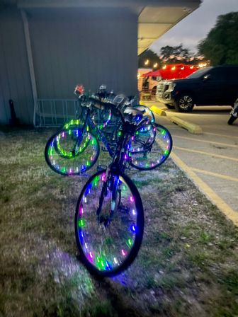 Sunset Bike & Brew Tour: Dinner on the Beach, Local Guide & Tandem Bike Option image 14