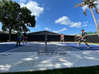 Wandering Emerald: Your Chill Fort Lauderdale Getaway image 1