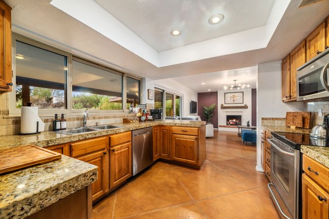 Tucasa in Tucson: 2 Fire Pits, Jacuzzi, Mini Golf, Gameroom & Pool image 12