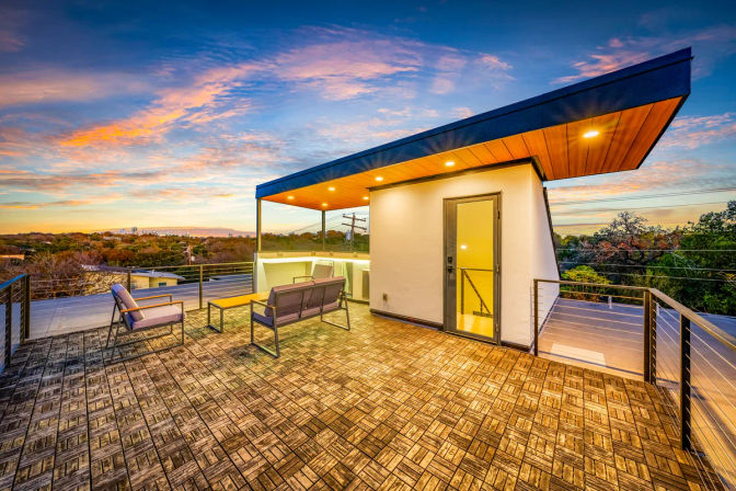 Wander Austin Oakhaven: Modern Luxury Retreat in Barton Hills, Austin: Game Room, Pool & Rooftop image 9