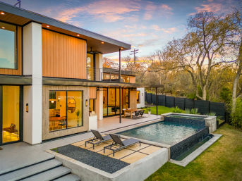 Wander Austin Oakhaven: Modern Luxury Retreat in Barton Hills, Austin: Game Room, Pool & Rooftop image 5