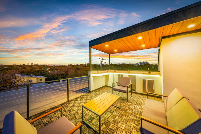 Wander Austin Oakhaven: Modern Luxury Retreat in Barton Hills, Austin: Game Room, Pool & Rooftop image 8