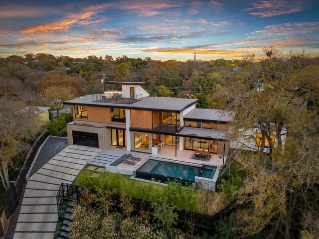 Wander Austin Oakhaven: Modern Luxury Retreat in Barton Hills, Austin: Game Room, Pool & Rooftop image 3