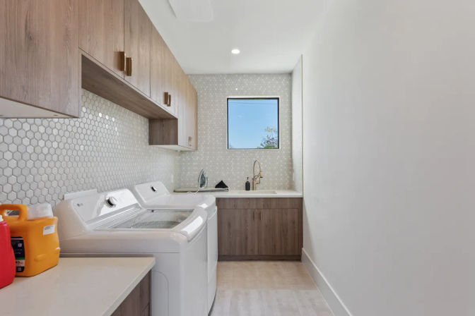 Wander Austin Oakhaven: Modern Luxury Retreat in Barton Hills, Austin: Game Room, Pool & Rooftop image 39