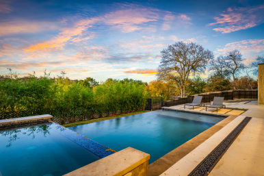 Wander Austin Oakhaven: Modern Luxury Retreat in Barton Hills, Austin: Game Room, Pool & Rooftop image 7