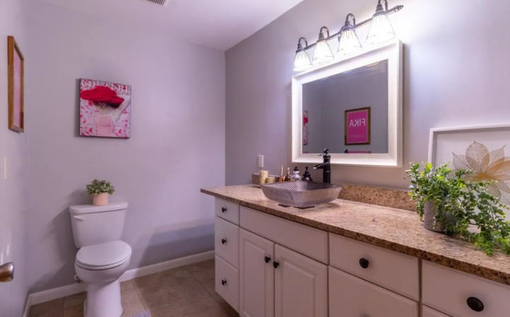 The Dirty South Suite: 2 BR Condo Upstairs from Dirty South Bar image 5