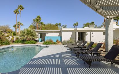 Nets & Nine Oasis: Pool, Vibes & Prime Old Town Location image 5