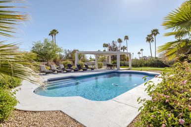 Nets & Nine Oasis: Pool, Vibes & Prime Old Town Location image 2