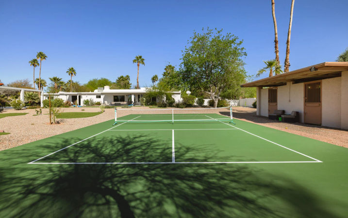 Nets & Nine Oasis: Pool, Vibes & Prime Old Town Location image 3