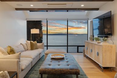 Wander West Seattle:  5 BR Retreat with Unmatched Puget Sound Views image 5