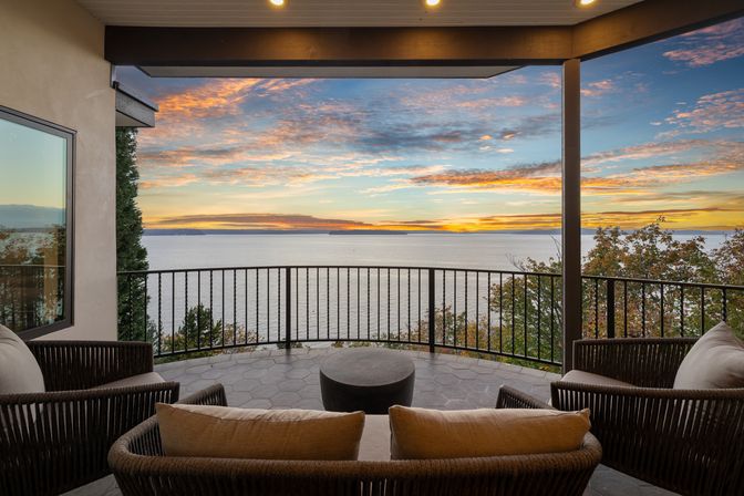 Wander West Seattle:  5 BR Retreat with Unmatched Puget Sound Views image 7