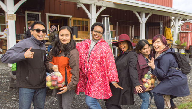 Apple Picking Day Trip From New York image 3