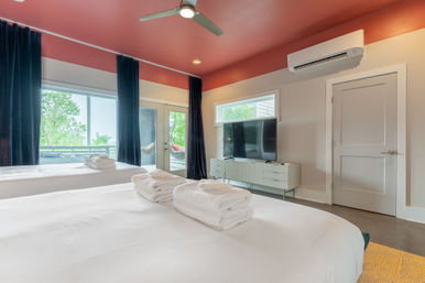 Nashville Ladies Lounge: Stylish Townhouse Near Downtown image 33