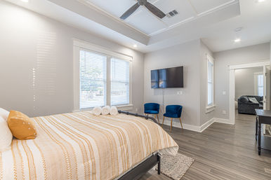 Caza Azul: Modern 3 BR group oasis in Southtown with Hot Tub image 18