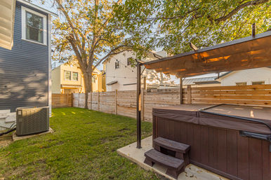 Caza Azul: Modern 3 BR group oasis in Southtown with Hot Tub image 9