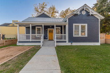 Caza Azul: Modern 3 BR group oasis in Southtown with Hot Tub image 7