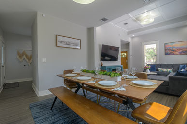 Caza Azul: Modern 3 BR group oasis in Southtown with Hot Tub image 4